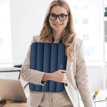 Husă laptop Tech-Protect Fluffy pentru 13-14 inch, material pufos premium, protecție sporită, bleumarin